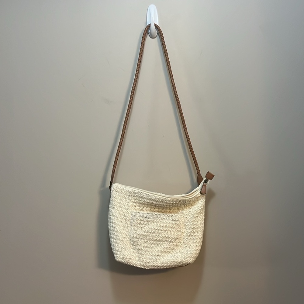 New Relic Crossover Creamy White Woven Straw Shoulder Bag